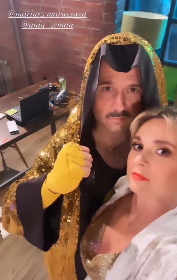 Kajra na ustach wszystkich! Żona Sławomira w złotym topie bez biustonosza w serialu! Zobaczcie tę stylizację!