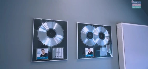 Niemożliwe? Znany gwiazdor disco polo ma własny warsztat stolarski! Luka Rosi zdradził jak mieszka [Zdjęcia]