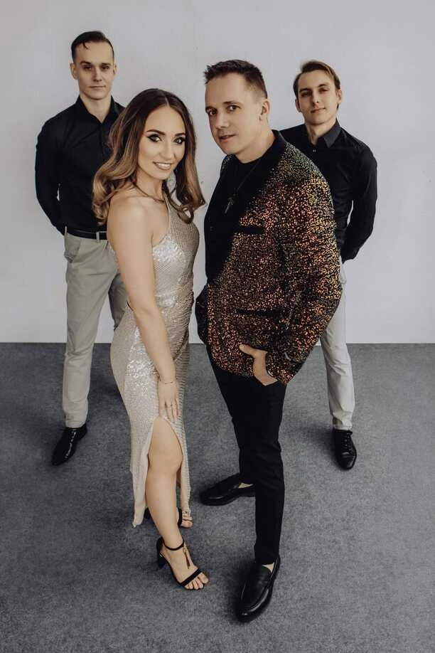 To ona zastąpiła zmarłą i uwielbianą wokalistkę disco polo Agnieszkę Mazurek. Lider Dance wraca w nowym składzie