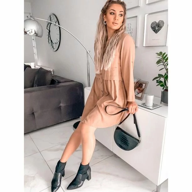 Trudno oderwać wzrok! Małgorzata Grabda – Camasutra zachwyca głębokim dekoltem i czarującymi okularami! Gwiazda disco polo hipnotyzuje!