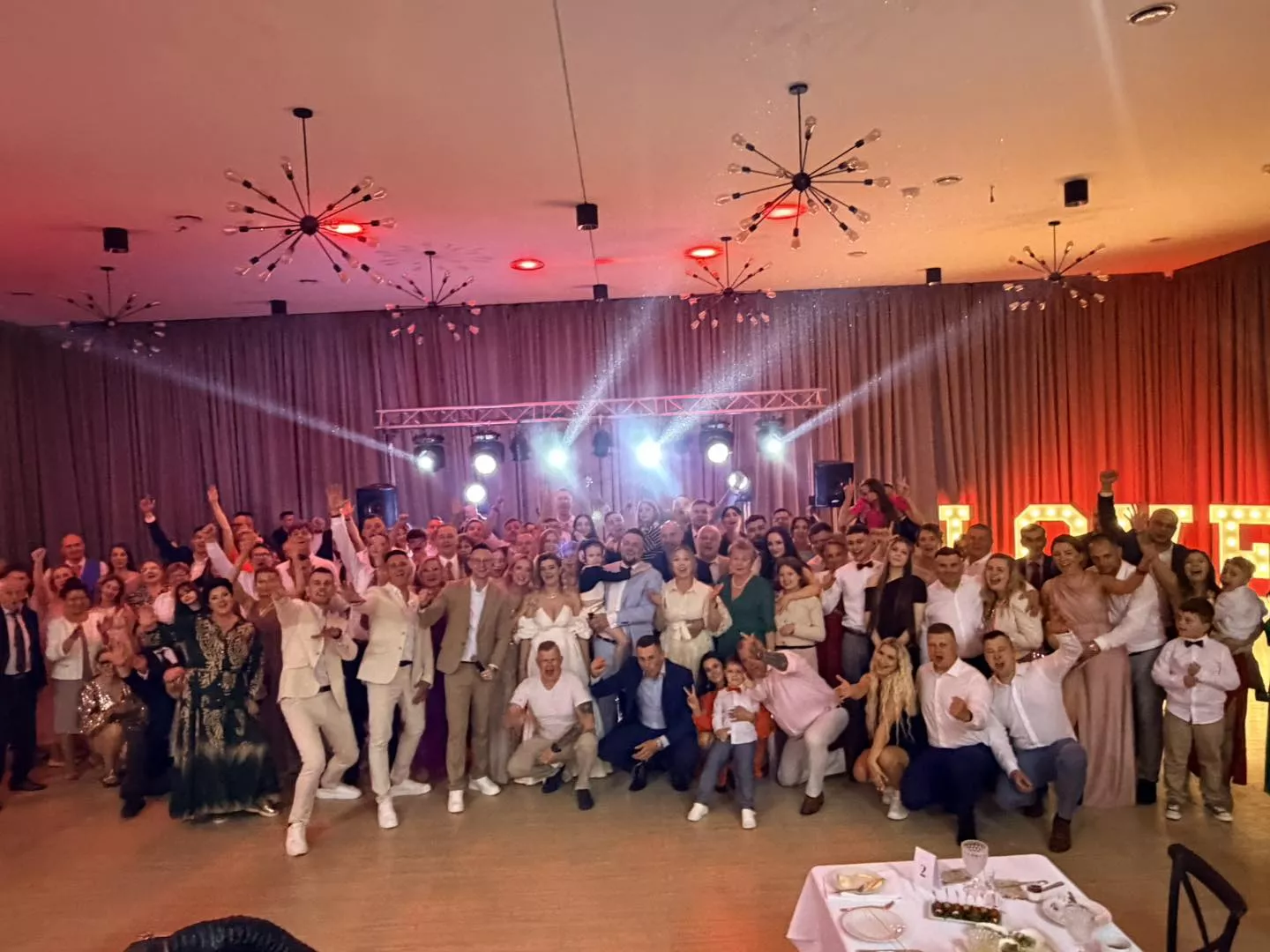 Tak wygląda wesele, na którym gra zespół Playboys. Para Młoda i goście zaszaleli na całego