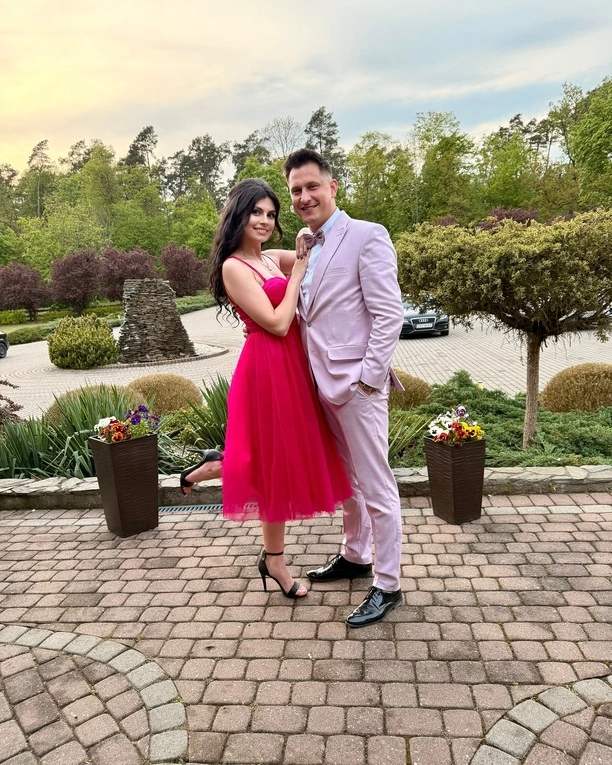 Przemek Budka i Daria Negra pokazali się w zjawiskowych stylizacjach! Małżeństwo wygląda przepięknie! 