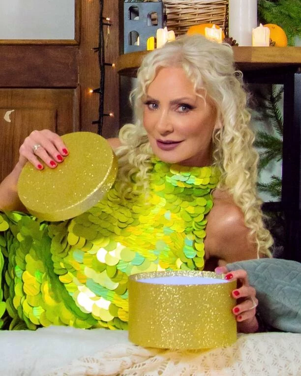 BARDZO krótka sukienka gwiazdy disco polo! Elwira Mejk pokazała za dużo?