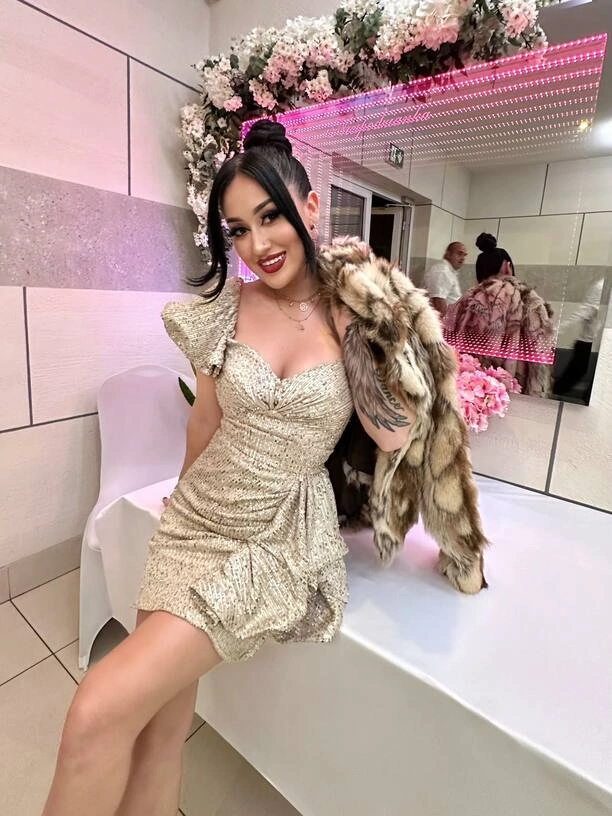 Roxaok w weselnej stylizacji wygląda jak milion dolarów