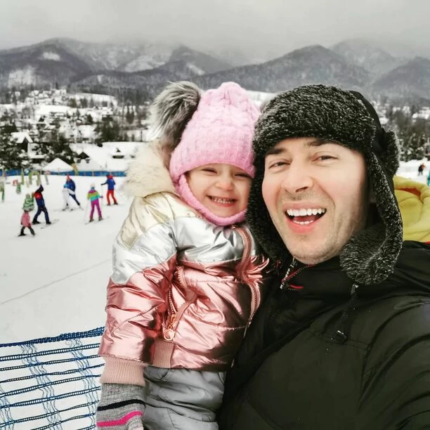 Wyjątkowe chwile w życiu znanego gwiazdora disco polo! Łukasz Gesek wybrał się z żoną w romantyczną podróż do Zakopanego! 