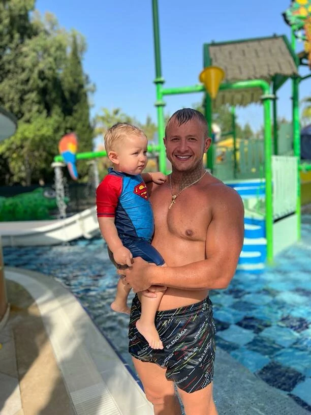 Tylko u nas! Dawid Narożny wygrał zakład i wyleciał na wakacje! Kto zasponsorował wyjazd?! Nie uwierzycie o co poszło! 