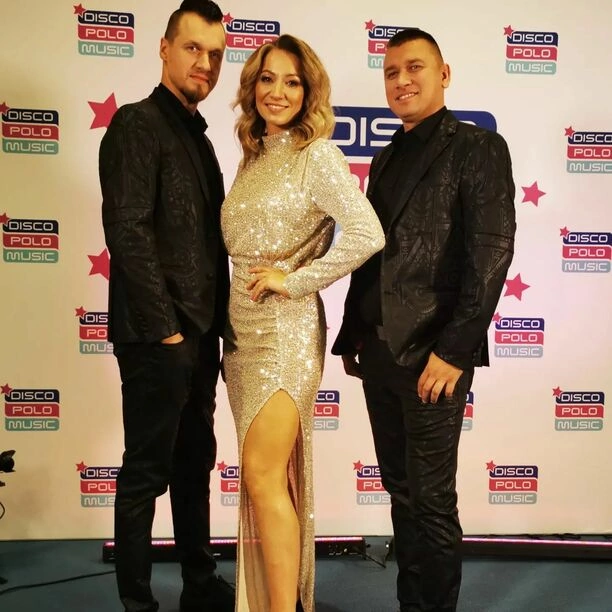 Kim jest Nikola Świerzyńska? Córka lidera „Bayer Full” podbija scenę disco polo!
