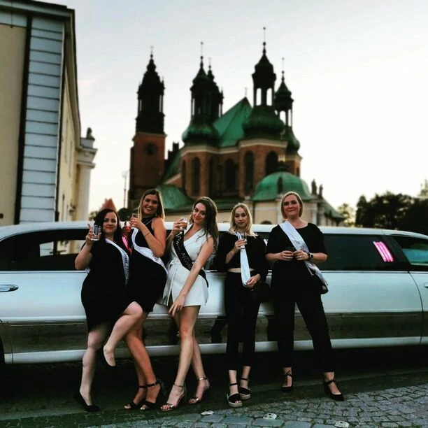 Gwiazda disco polo wychodzi za mąż! Wokalistka bawiła się na własnym wieczorze panieńskim! 