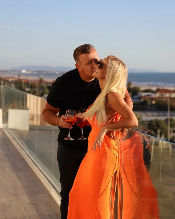 Monika Chwajoł w czułych objęciach męża! Wzruszające zdjęcia, poruszyły serca fanów disco polo!
