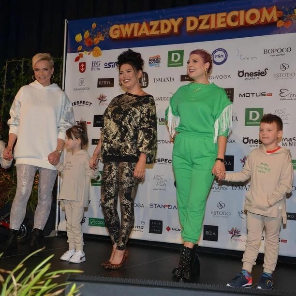 Magdalena Narożna - Piękni i Młodzi robi karierę na wybiegu! Gwiazda disco polo wygląda jak rasowa modelka?!
