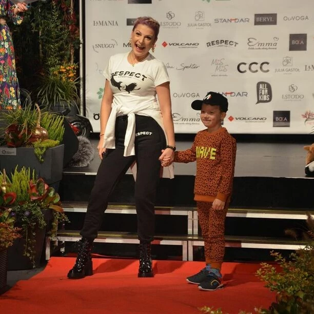 Magdalena Narożna - Piękni i Młodzi robi karierę na wybiegu! Gwiazda disco polo wygląda jak rasowa modelka?!