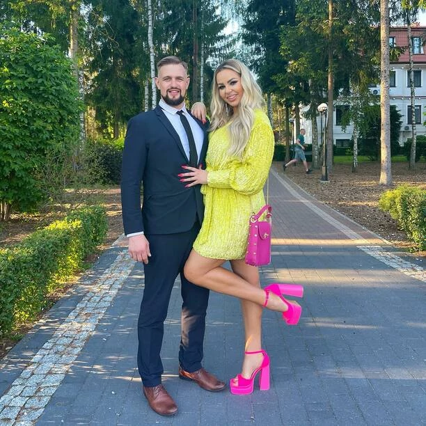 Uwielbiana gwiazda disco polo błyszczy na salonach w towarzystwie narzeczonego! Paula Karpowicz i Grzegorz Zimecki tym zdjęciem skradli serca internautów!