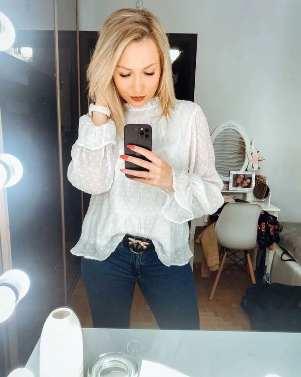 Piękna wokalistka disco polo kusi strojem! Ta różowa sukienka to HIT tego lata?! Wzrok przyciągają jej gustowne szpilki! 