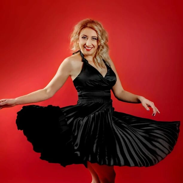 Znana wokalistka disco polo w kuszącej odsłonie! Artystka odważnie odsłoniła swoje zgrabne ciało! 