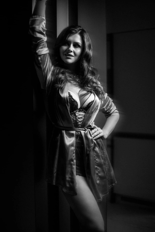 Iness - Gwiazda Disco Polo w oszałamiającym wydaniu: bielizna i głęboki dekolt