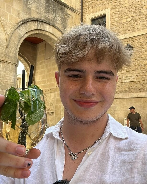 Syn Patryka Pegzy z After Party Kacper to już dorosły facet! Fani nie mogą uwierzyć, jak szybko minął czas
