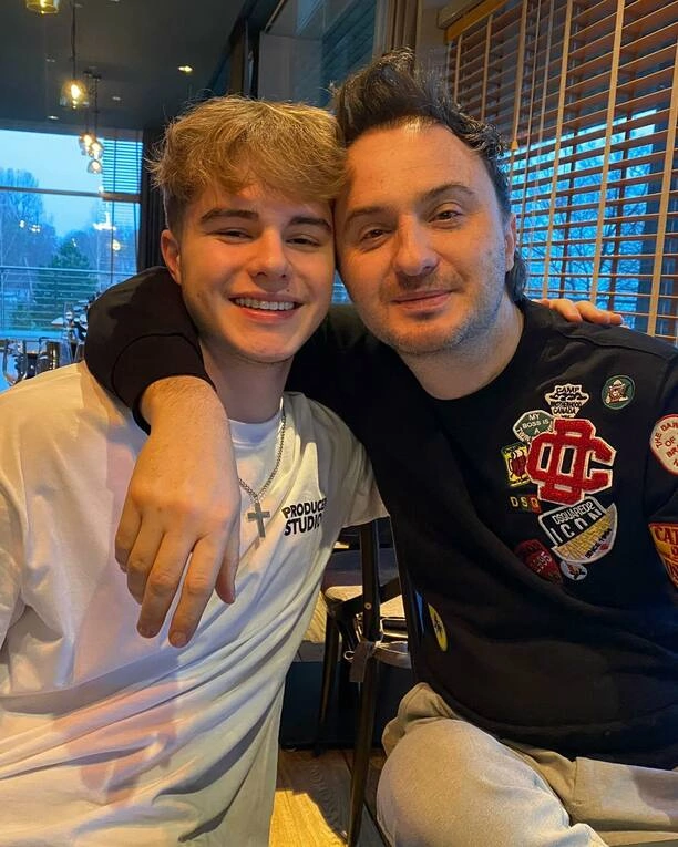 Syn Patryka Pegzy z After Party Kacper to już dorosły facet! Fani nie mogą uwierzyć, jak szybko minął czas
