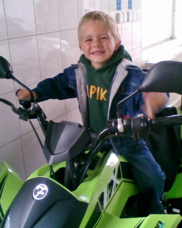 Syn Patryka Pegzy z After Party Kacper to już dorosły facet! Fani nie mogą uwierzyć, jak szybko minął czas
