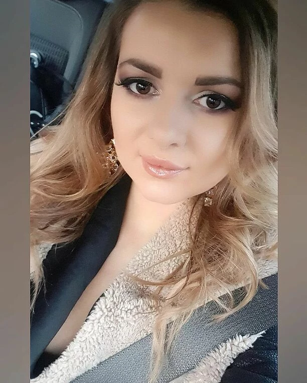 Piękna wokalistka disco polo kusi w obcisłym lateksowym kombinezonie! Te zdjęcia to kadry zapowiadające najnowszy KLIP! 