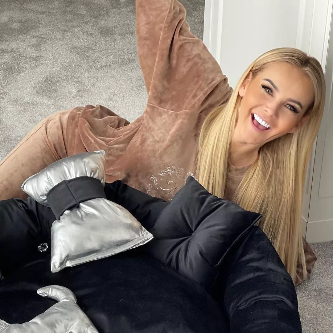 Popularna wokalistka disco polo oskarżona o oszustwo?! Monika Chwajoł dosadnie odpowiada na zarzuty!