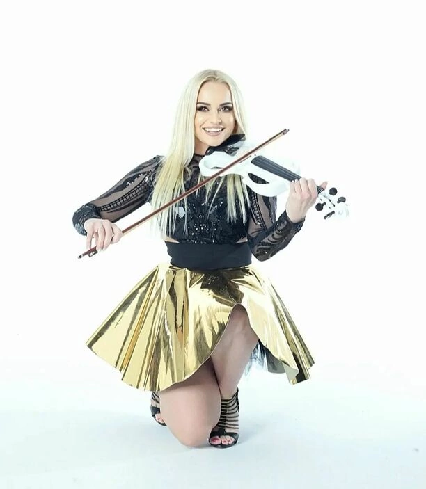 Ela Kliś - Wokalistka disco polo, która zaskakuje niesamowitą umiejętnością! Coś, czego nikt się nie spodziewał