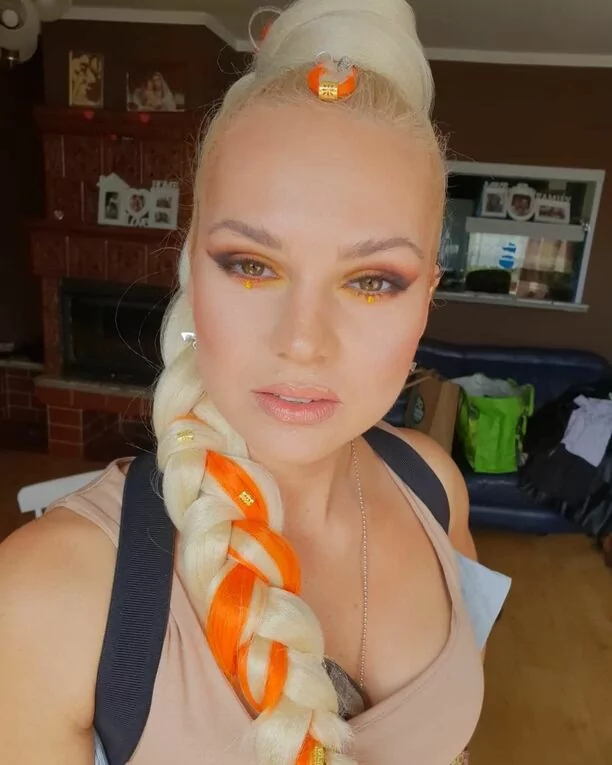 Piękna gwiazda disco polo czaruje ślicznym biustem! Wygląda mega ponętnie! W sieci zawrzało! 