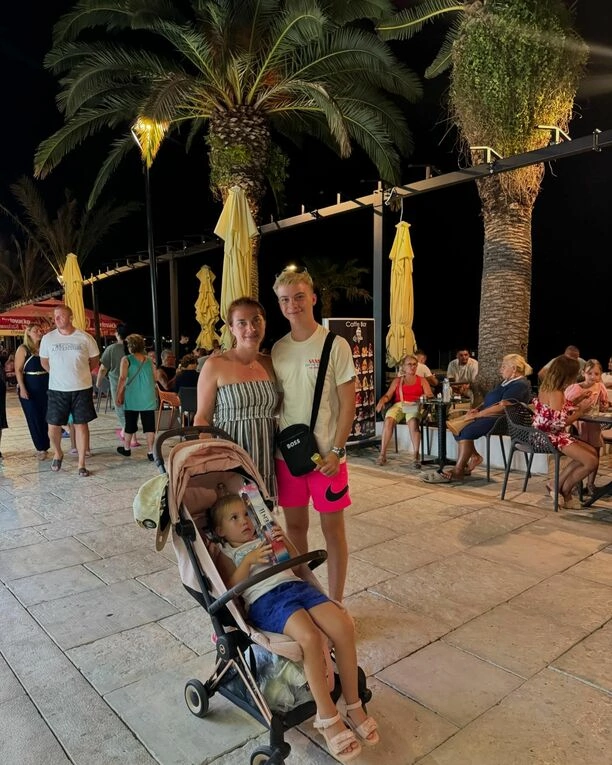 Młoda Gwiazda Disco na Krótkich Wakacjach w Chorwacji – Zobacz, Gdzie Odpoczywa Woners!

