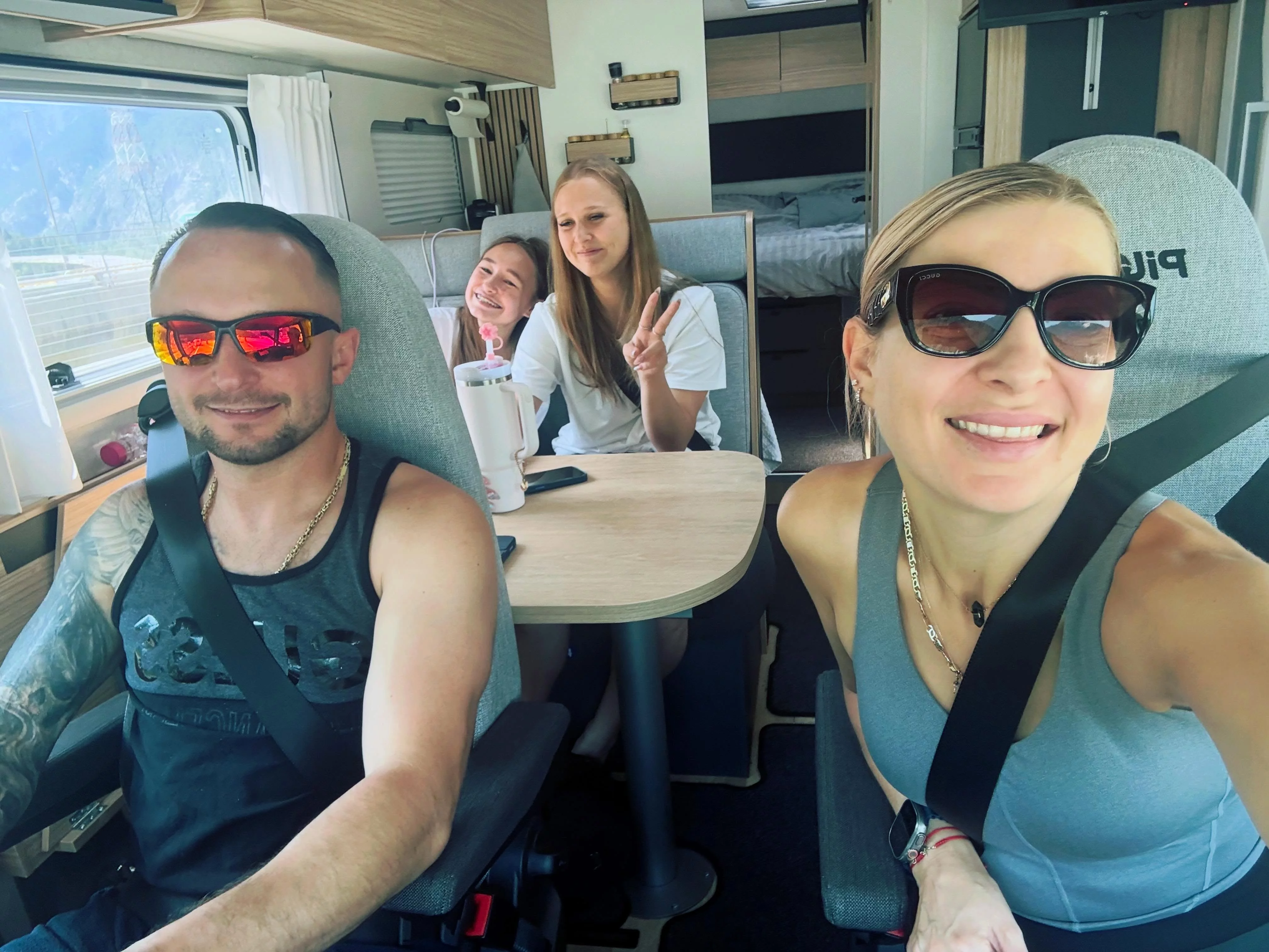 Koronkowe bikini, kamper i wichura. Magdalena Narożna pokazała gorące wakacje nad jeziorem Garda