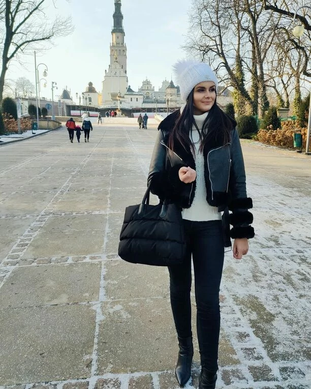 Wyjątkowa sesja! Znana wokalistka disco polo kusi ciałem w zimowej scenerii! Fani komentują jej FOTO! 