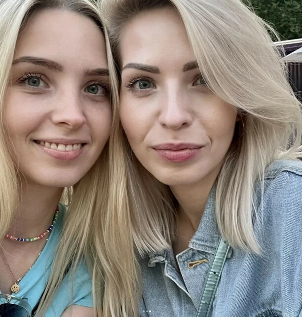 Natalia Siemieniecka z zespołu disco polo Top Girls pokazała siostrę bliźniaczkę! To uczestniczka znanego programu „The Voice of Poland„!