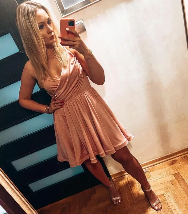 Śliczna wokalistka disco polo zachwyca swoim pięknem! Gwiazda odsłoniła zgrabne nogi! 