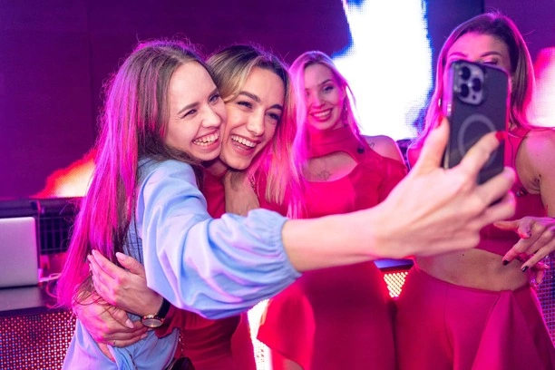 Top Girls - Niesamowity koncert w Mega Music Wilga, który porwał publiczność do ekstazy!