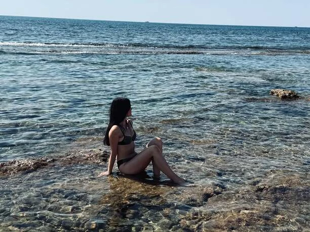 Weronika Wiśniewska z Top Girls w bikini na Cyprze. Tak gorących zdjęć dawno nie było w disco polo