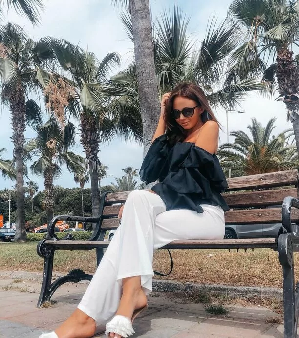 Śliczna wokalistka to prawdziwa kusicielka! Jej ciało to prawdziwy obłęd!