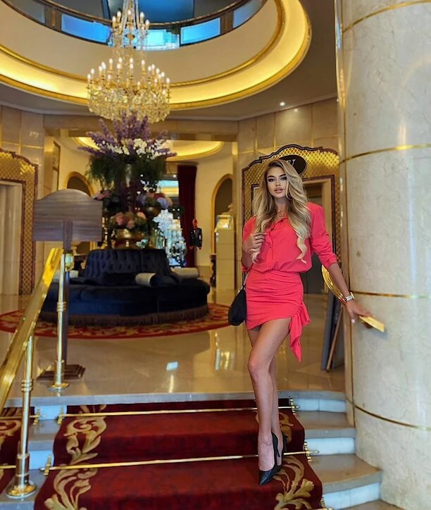 Zjawiskowa gwiazdeczka disco polo zachwyca przebojową stylizacją! To najpiękniejsza kobieta w branży?