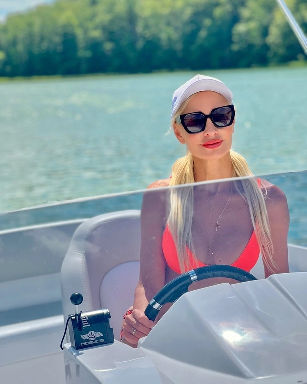 Elwira Mejk kusi w bikini?! Tak znana gwiazda disco polo spędza wolny czas! Wielu ludzi marzy o takim relaksie!
