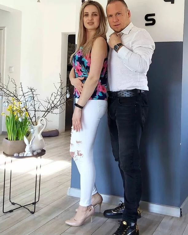 Popularny gwiazdor disco polo kupił swojej żonie bez okazji drogi samochód! Jej reakcja była bezcenna! 