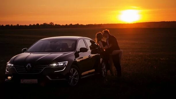 Popularny gwiazdor disco polo kupił swojej żonie bez okazji drogi samochód! Jej reakcja była bezcenna! 