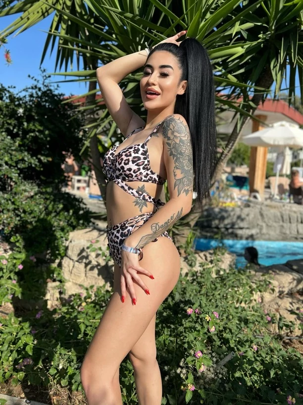 Ma najlepszą figurę w branży? Mogą jej zazdrościć?! Znana wokalistka disco polo bawi się na wakacjach!