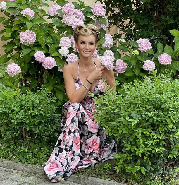 Urocza gwiazda disco polo kusi ponętnym biustem! Gorące zdjęcia artystki podbiły internet! 