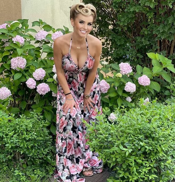 Urocza gwiazda disco polo kusi ponętnym biustem! Gorące zdjęcia artystki podbiły internet! 