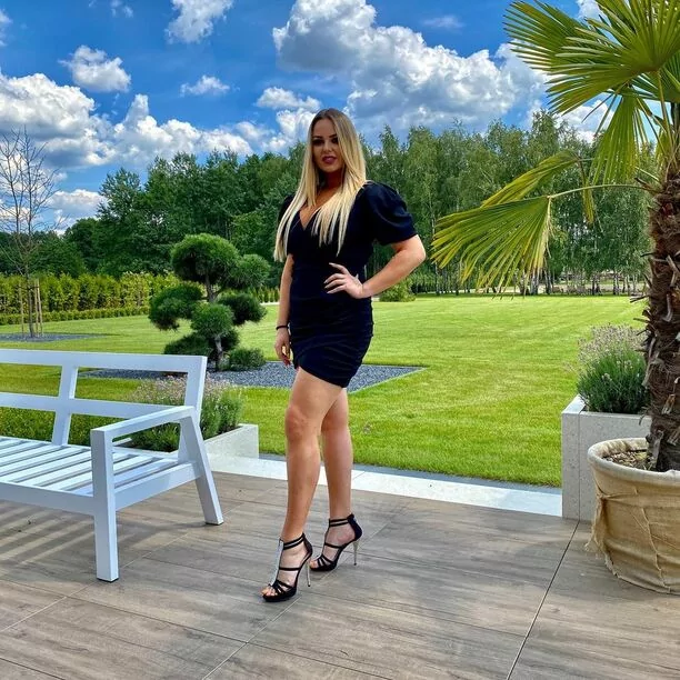 Paula Karpowicz – Top Girls w zmysłowej sesji! Fanom odebrało mowę! Sukienka zsunęła się z ciała gwiazdy! 