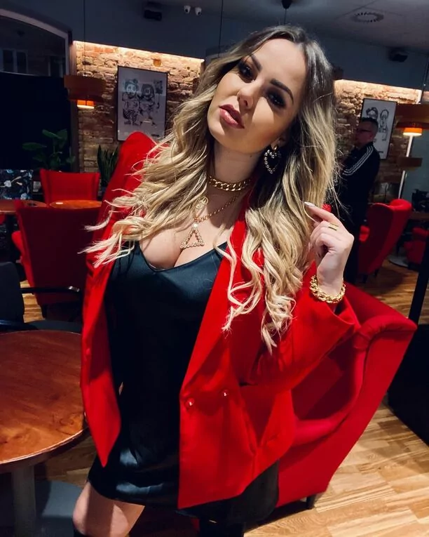 Paula Karpowicz – Top Girls w zmysłowej sesji! Fanom odebrało mowę! Sukienka zsunęła się z ciała gwiazdy! 