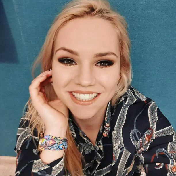 Piękna wokalistka disco polo pokazała się bez makijażu! Fani przecierają oczy ze zdumienia! Wygląda zjawiskowo?!