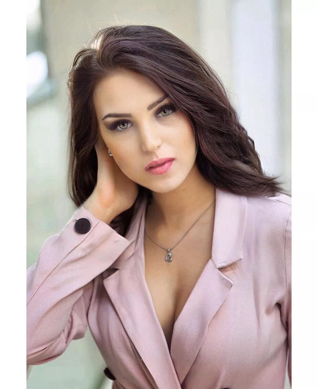 Urocza młoda gwiazda disco polo