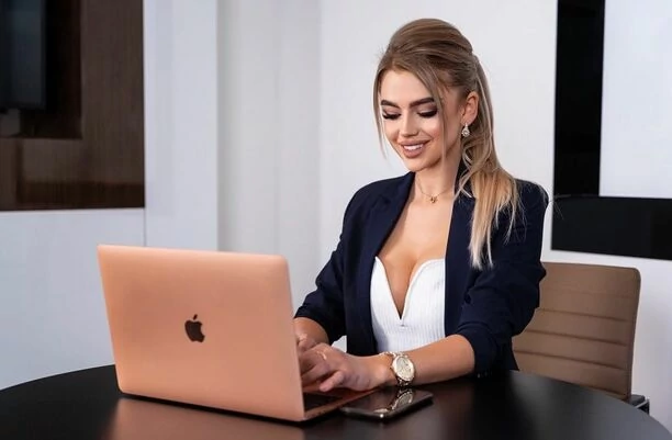 Prześliczna gwiazdeczka disco polo świętuje wielki sukces! Przed gwiazdą otworzyły się kolejne drzwi do wielkiej kariery! 