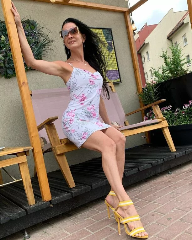 Popularna wokalistka disco polo odsłoniła zgrabne nogi! Fani oczarowani Jej idealną figurą!