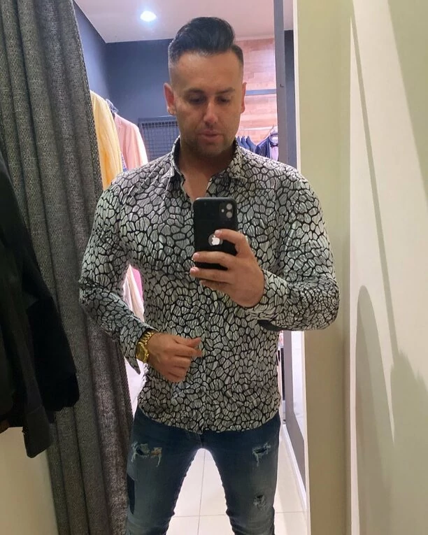 Uwielbiany gwiazdor disco polo przyłapany na zakupach! Wiemy, co kupił! Mamy FOTO z przymierzalni! 