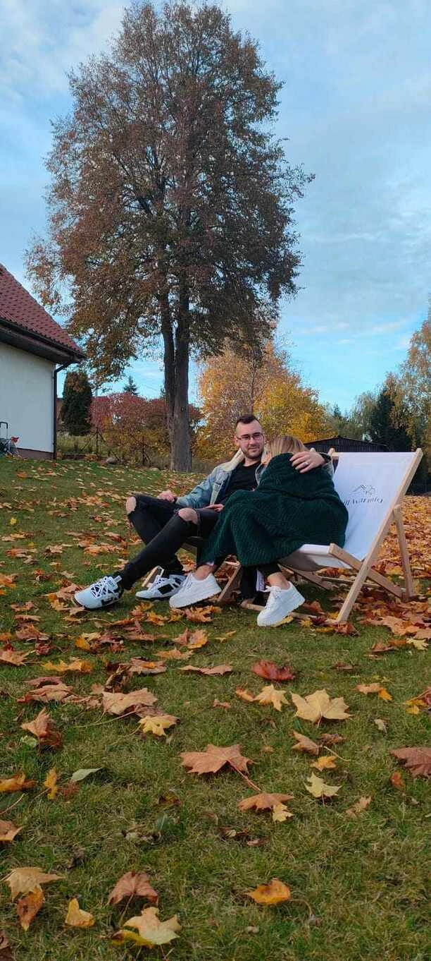 Bartii i Detmi ponownie łączą siły! Czy nowa piosenka będzie hitem jesieni? W teledysku zjawiskowa tancerka zespołu Extazy