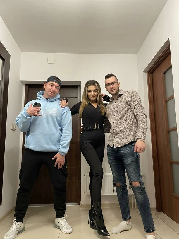 Bartii i Detmi ponownie łączą siły! Czy nowa piosenka będzie hitem jesieni? W teledysku zjawiskowa tancerka zespołu Extazy